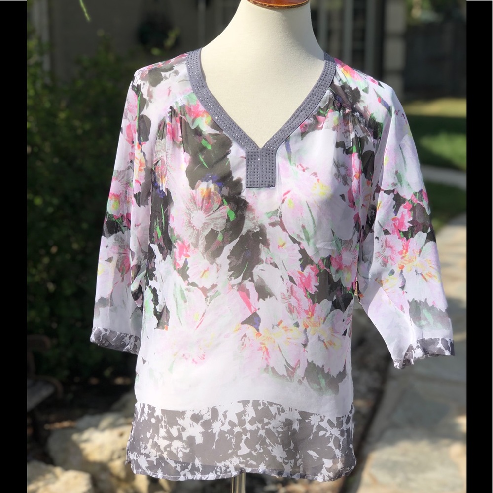 Ellen Tracy size XS white floral blouse rhinestone